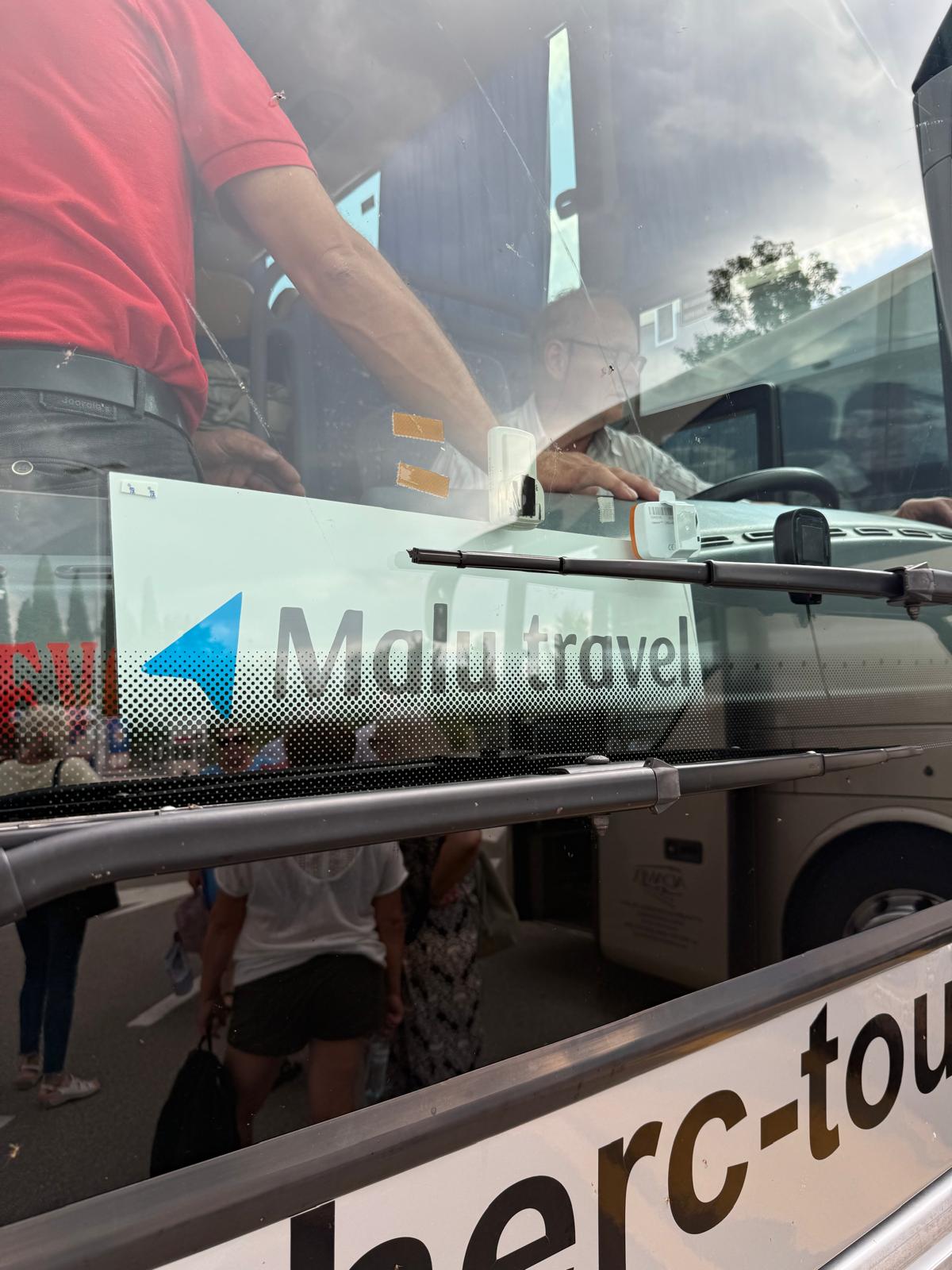 Malu Travel autobus na putovanju
