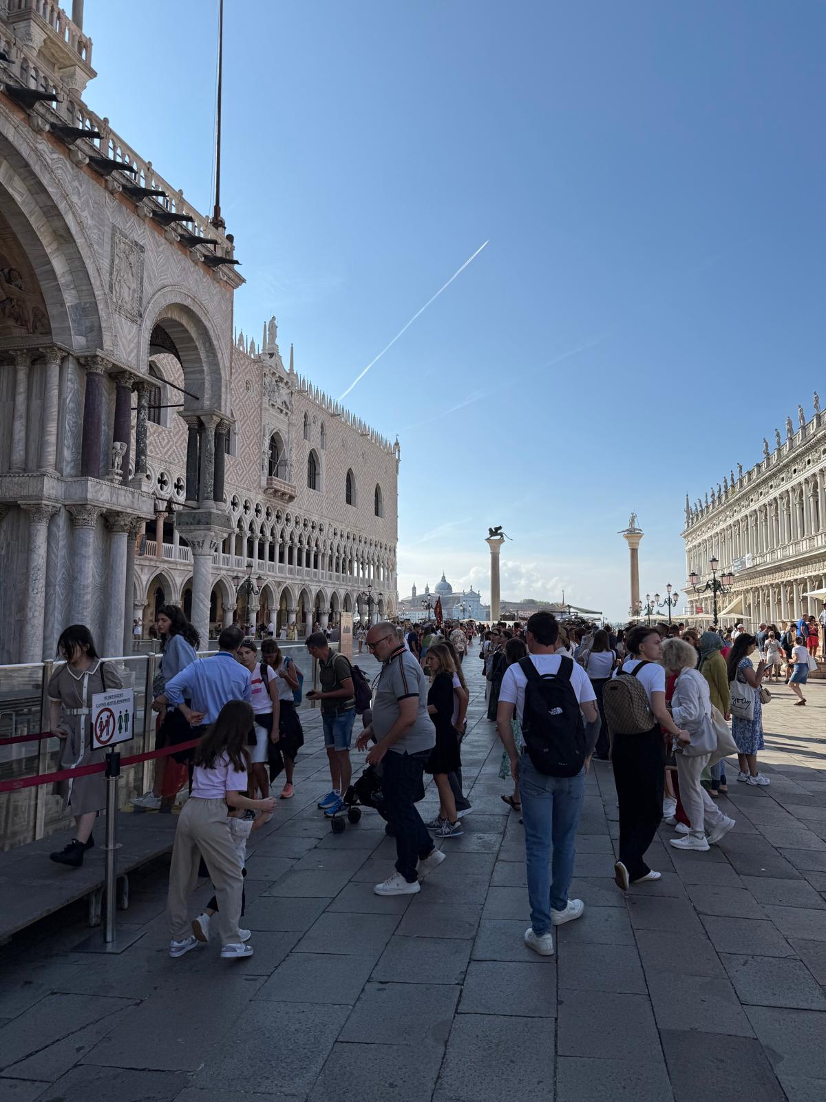 Šetnja uz Duždevu palaču u Veneciji