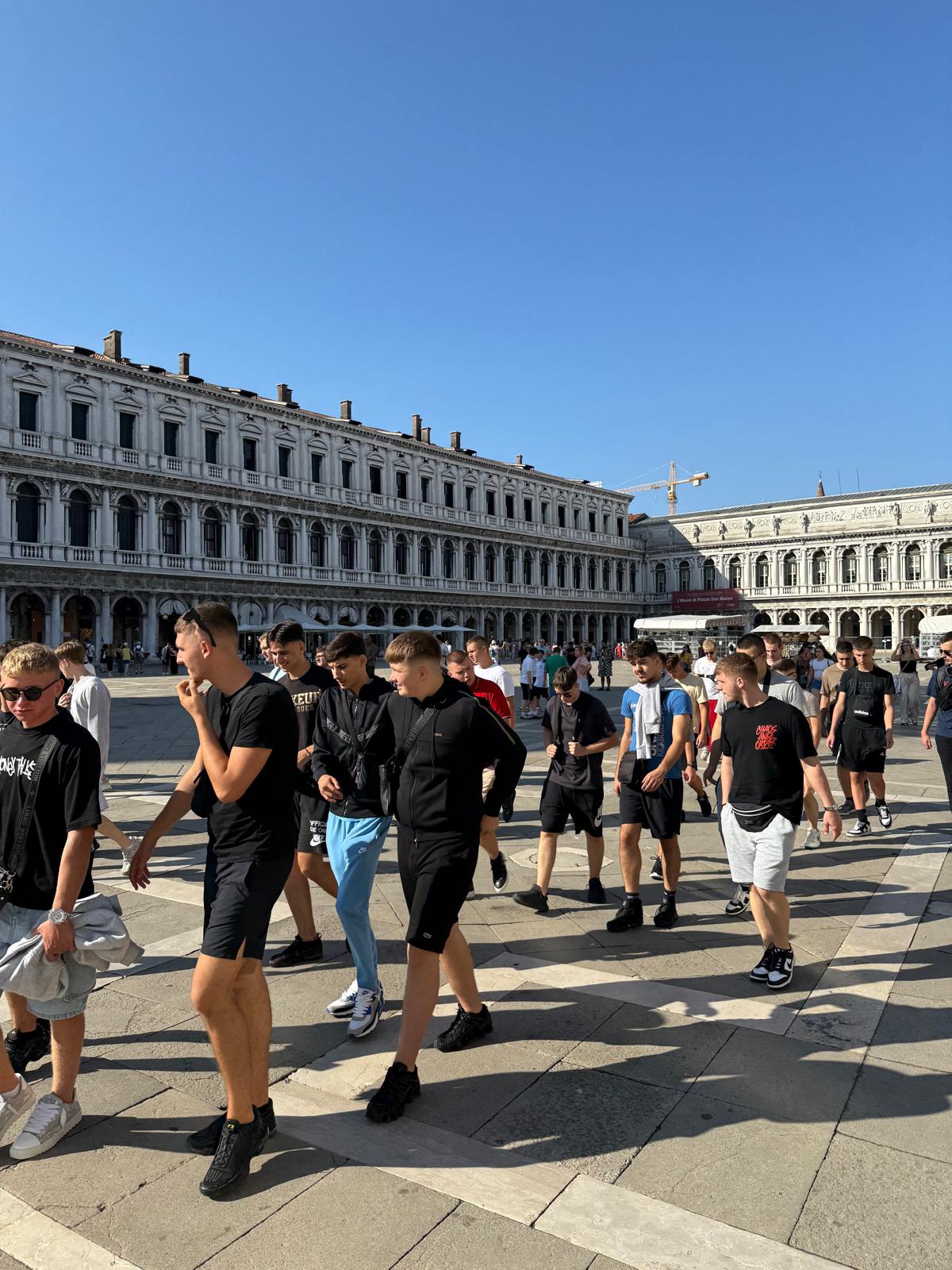Učenici na Trgu svetog Marka u Veneciji
