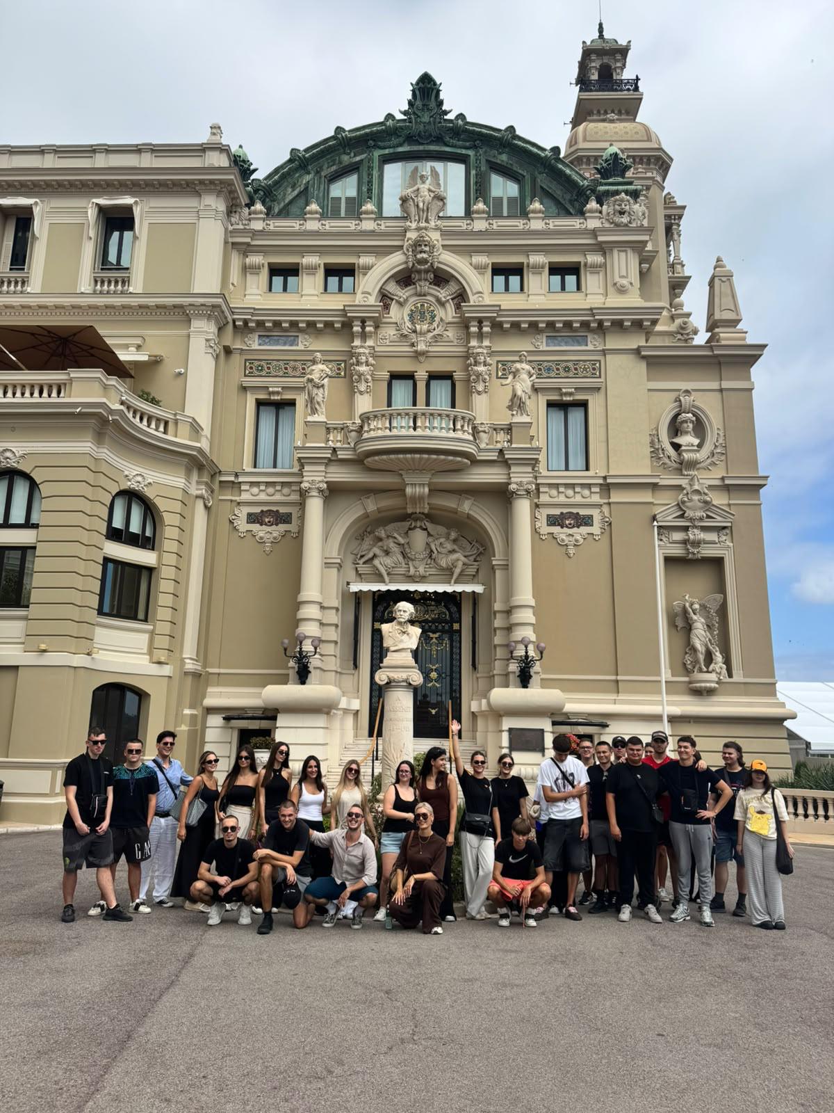 Grupa ispred Opere u Monte Carlu